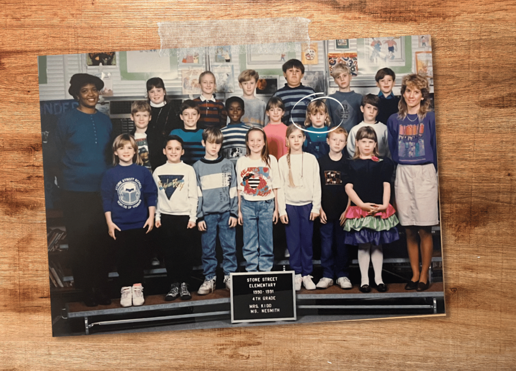 90's 4th grade class photo with teachers on risers in the library